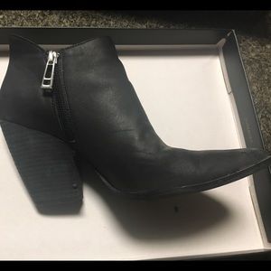 Black bootie with low heel - Size 8